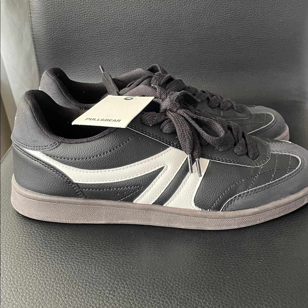 NWT- PULL&BEAR SNEAKERS